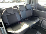 座面の位置を高くし、車内全体を見わたせる爽快な視界にもこだわりました。