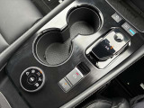 スタイリッシュなデザインの電制シフトレバーです。上下に動かすだけの簡単操作!慣れてくるとシフトの切り替えが楽々できるので想像以上に使い勝手が良く、便利ですよ!