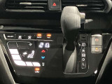自然に手が届き操作性の良いシフトレバー!