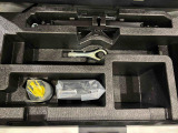 ラゲージの下にはジャッキや応急パンク修理セットが備わっています