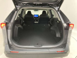 写真のように後部座席を倒せば、普段なかなか載せることのないような大きな荷物もしっかり積むことができそうですね。