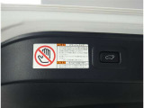 パワーバックドア装備!リヤゲートのスイッチを押すだけでバックドアが閉まります!運転席周りからも開閉の操作ができます♪