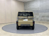 リヤ、後ろから見るとまた車の印象が変わってきますね☆☆