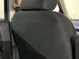 シートバックポケットが装備されております。後部座席に座る人が使いやすい位置に装備されておりますので、小物などがすぐに取り出しやすくなっております。