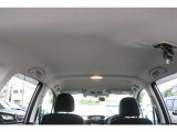 天井も広々で頭の上も十分空いてます!ウィンドウも広く設計されていてスバルは運転席からの見切りもいい!!視界も性能の一つ・・・という考え方です!!!