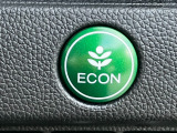 ECON・燃費のいい運転時にはメーター内の証明がグリーンに。クルマ全体を低燃費モードにします、あなたのエコ運転を、あの手この手でサポートします。