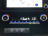 オートエアコンは温度を設定するだけで、自動で風量などを設定してくれます。運転しながら操作も必要ないので、安全性も向上します。