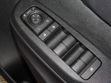 電動格納式ドアミラー・パワーウインドウを装備しています。