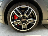 MINIのアロイ・ホイールは、MINIらしさの象徴である、ゴーカート・フィーリングを向上させるために技術の粋を集めて開発されています。