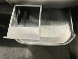 【カップホルダー付スライドトレイ】パックの飲み物も置けるドリンクホルダーです!