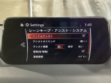 カメラが車線を認識してはみ出しそうになるとステアリングアシストが介入するレーン・キープ・アシストシステムを装備しております。お好みで作動・非作動の設定も可能です。