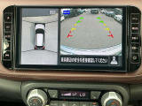 アラウンドビューモニターです。上空からお車の周りを見る感覚で表示されますので、車庫入れも安心です。
