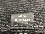 車両側方からの衝撃を緩和するSRSサイドエアバッグ(運転席/助手席)に加えて,SRSカーテンシールドエアバックも標準装備
