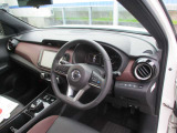スッキリした運転席周り操作もしやすく各装置のコントロールができます。
