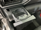 専門業者にて内外装のクリーニングを実施しております!