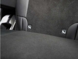 ◆ISOFIX◆シートベルトいらずでチャイルドシートと固定金具を連結するだけでガッチリ固定できます。