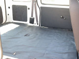 広々とした荷室が軽バンの魅力。仕事道具や大きな荷物の積載にも便利です。