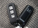 【スマートキー&プッシュエンジンスタート】ポケットやバックなどにキーを入れたまま探さなくてもロックの施錠、開錠、エンジンスタートも出来ます。