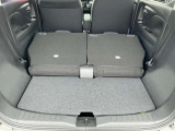 リヤシートを全て倒せばさらに荷物が積めますよ。