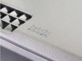 ◆助手席エアバッグ◆SRSエアバッグは、シートベルトだけでは防ぎきれない衝突時の衝撃から乗員を守るための安全装置。衝突時に瞬時に膨らみ、頭部や胸部がダッシュボードに直接衝突するのを防ぎます。