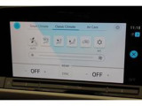 3ゾーンフルオートエアコン(運転席/助手席/後席独立調整/自動内気循環機能付き)