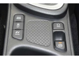 当店は全車『ロングラン保証』付!(1年間、距離無制限 HV車はHV保証付) 別途延長保証もご用意しております♪ ぜひ現車を確認にご来店ください