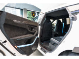 Seats in full Alcantara with Performante trim