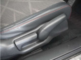 ◆シートハイトアジャスター◆運転席を上下に高さ調節ができます!運転ポジションを体格に合わせてシート調整できます。