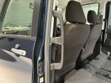 小さなお子様やご年配の方の乗車の際に乗り込みサポートのグリップがついてます。