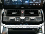 「オートエアコン」が付いています。1年中快適な室内を提供!車内温度を設定すると、風量を自動で調節してくれます。