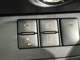 オートマチックハイビームとは、先行車や対向車のライトを認識し、ハイビームとロービームを自動で切り替える機能です。夜道の視界を確保します。詳細は販売店スタッフまでおたずねください。