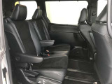 ゆとりある広々とした車内空間は、ドライブを始め買い物やレジャーなど、幅広く活躍します。一人でもみんなとでもお出かけを楽しみましょう!