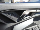 シンプルさと機能性が両立しており、ドイツ車らしい良いインテリアになっています。手の込んだ手法で静かで快適な室内を実現させています。