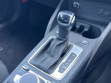 Audiのシフトレバーは、高級感と先進技術を反映したデザインが特徴です。オートマチックトランスミッションやデュアルクラッチトランスミッション(Sトロニック)を採用しております。