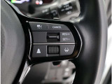 ホンダセンシング機能のクルーズコントロールはアクセル操作せず一定のスピードで走行するのはもちろん、前車との適切な車間距離も保ちます!車線内を走行できるようハンドル操作を支援する機能も付いています!