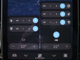 タッチパネルからはシートヒーターやシートエアコンの温度調節が可能です 運転席はステアリングヒーターも装備しているため、冬でも手がかじかむことがなく正確にステアリング操作できます