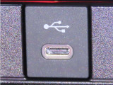 USB端子を装備しております。