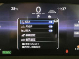 スピードメーター内のディスプレイ部に安全装備の設定状態が表示されます。SEA操作画面です。