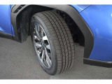 タイヤサイズは235/50R19です。