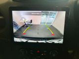 バックカメラが装備されておりますので、駐車時の後方確認もしやすいです。