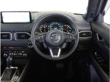 【運転席】最適なドライビングポジションでドライブをお楽しみください。