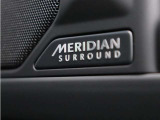 お気に入りの音楽を、車内いっぱいに。MERIDIANサラウンドサウンドシステムが、臨場感のある豊かなサウンドでドライブを彩ります。