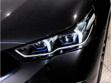 BMWのオートライトは積極的にライトをつけることにより、自車の存在を周囲に向けアピールいたします。それは安全性への配慮でもあります。