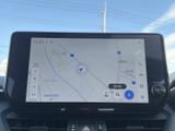 鮮明な地図表示で、運転中のルート確認が容易です。スムーズなナビ操作で、安心して目的地へ向かうことができます。