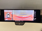 【360&deg;ビュー・モニター】前後左右4つのカメラ映像をさまざまな走行状況に応じて切り替えてセンターディスプレイに表示することで、駐車時や狭い道でのすれ違い時、見通しの悪い交差点進入時でも安心感を高めます。