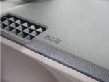 ◆助手席エアバッグ◆SRSエアバッグは、シートベルトだけでは防ぎきれない衝突時の衝撃から乗員を守るための安全装置。衝突時に瞬時に膨らみ、頭部や胸部がダッシュボードに直接衝突するのを防ぎます。
