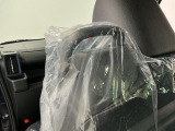 お客様に気持ち良く乗っていただけるよう、工具を使わず取り外せる部品は全て取り外し清掃しております。シート可動の場合は、シートを動かし裏側まで清掃を行っております。