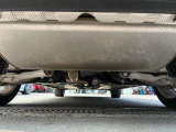 下廻りをサビから保護してくれる油性素材の防錆塗装です。。吸着性も良く剥がれ難く、ゴムの厚い皮膜なので耐久性が良くオススメさせていただいております。ぜひ、ご検討くださいませ。