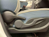 【運転席シートリフター】 体格に合わせたドライビングポジションに調整できます。