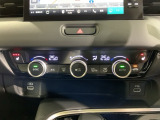 操作性の良いエアコンパネル。